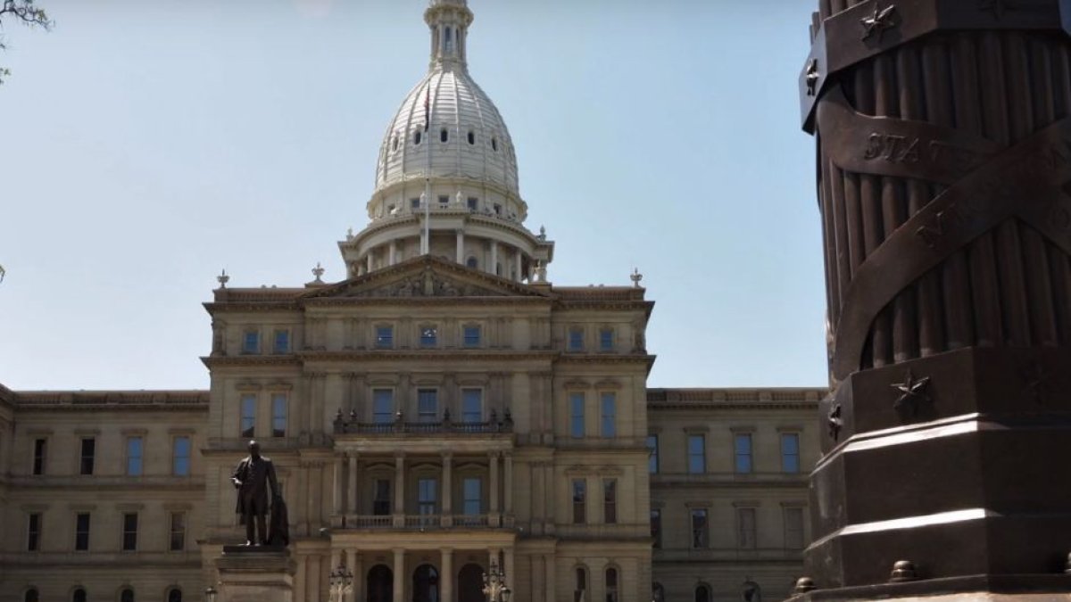 Michigan usa la Inteligencia Artificial para detectar armas en el Capitolio estatal | Captura de pantalla YouTube Capitolio de Michigan