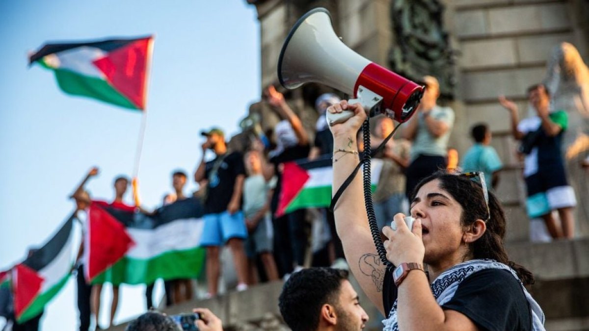 Fotografía de una manifestación pro-Palestina en Barcelona, España.