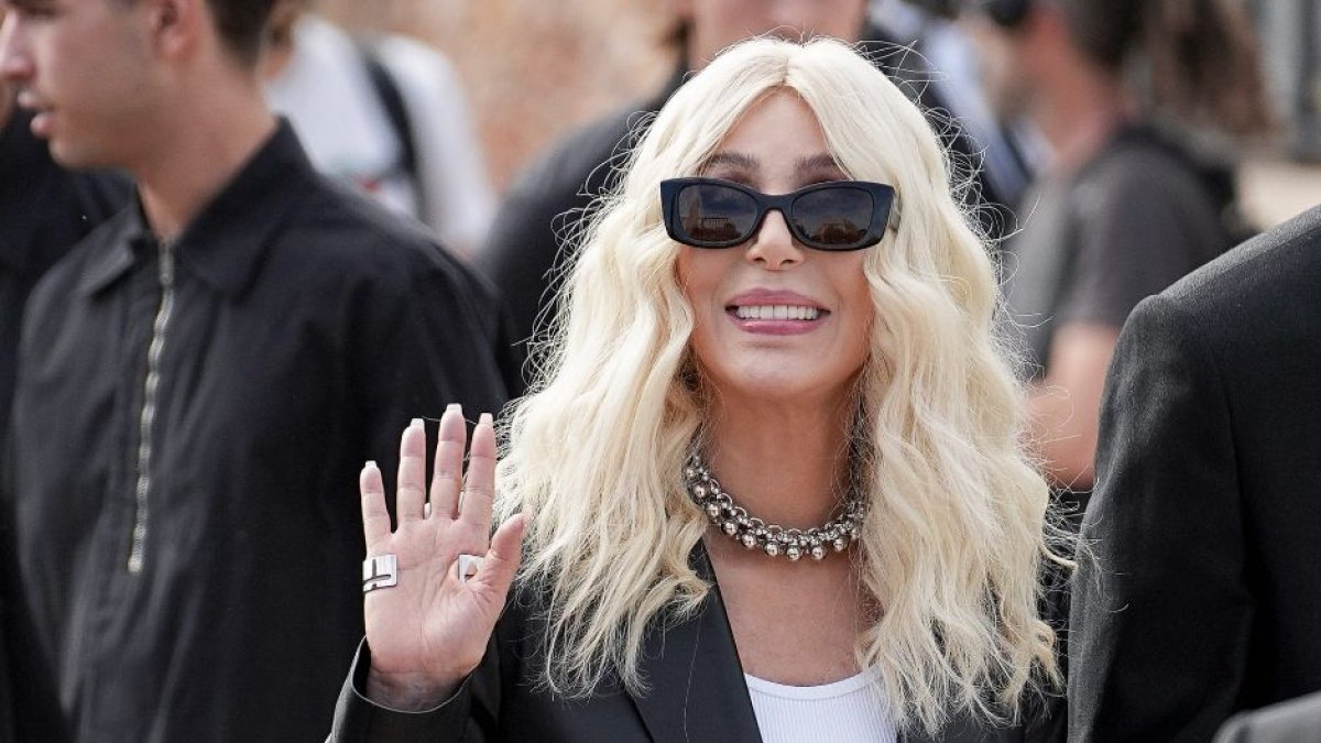 La cantante Cher durante la semana de la moda de París celebrada en abril de 2023.