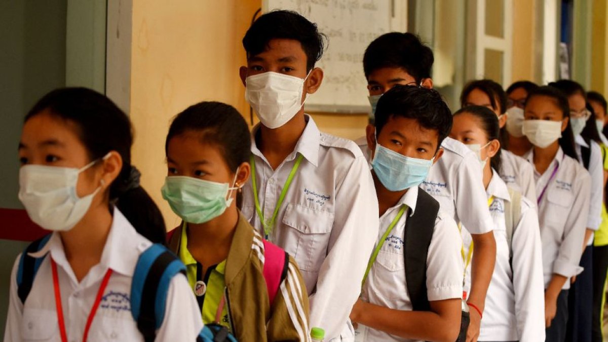 La OMS pide a China datos de la enfermedad respiratoria o neumonía en niños | / AFP / TANG CHHIN Sothy