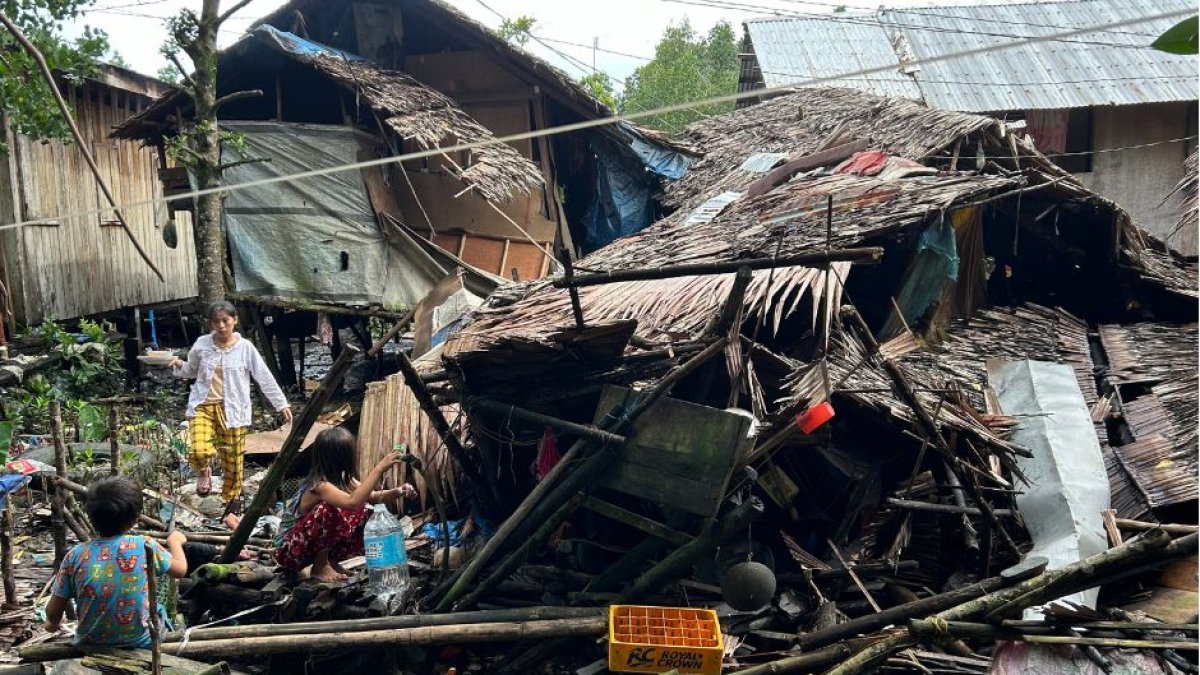 Imágenes de la destrucción provocada por el terremoto en la provincia filipina de Surigao del Sur.