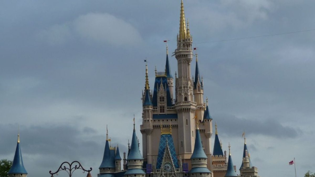 Castillo de Cenicienta situado en la plaza de Disney World Resort, el parque temático situado en Orlando, Florida.