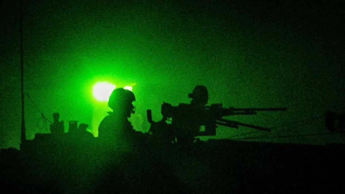 Soldados de las FDI bajo el efecto de una cámara nocturna.