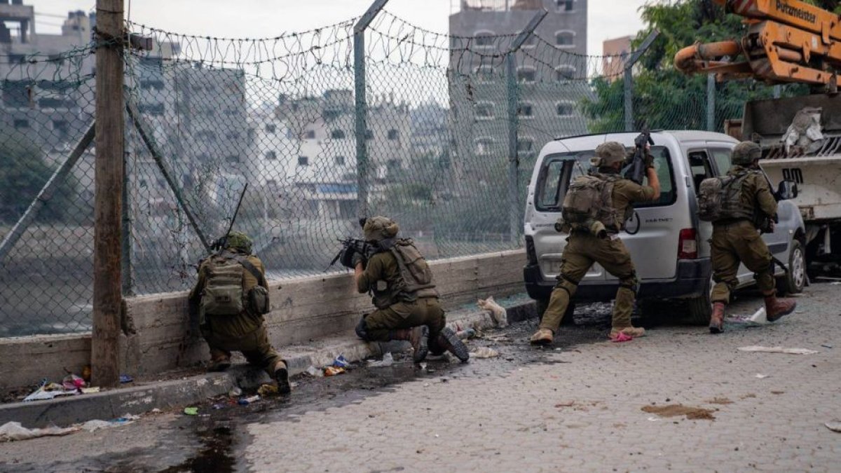 Varios soldados de las Fuerzas de Defensa de Israel (FDI) durante el conflicto contra Hamás en Gaza.