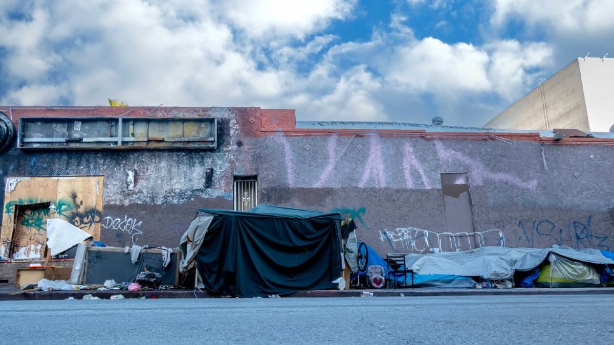 Imagen de archivo de un campamento de personas sin hogar en San Francisco.