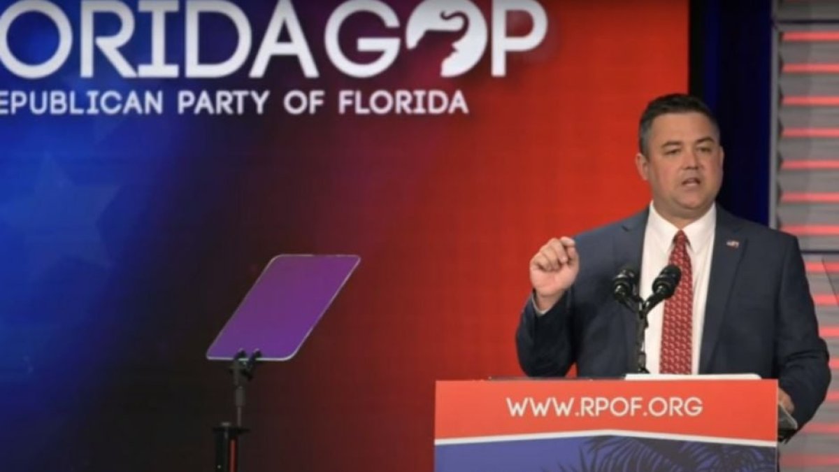 Captura de pantalla de Christian Ziegler, el presidente del GOP de Florida al que suspendieron de su cargo recientemente tras ser acusado de una presunta agresión sexual.