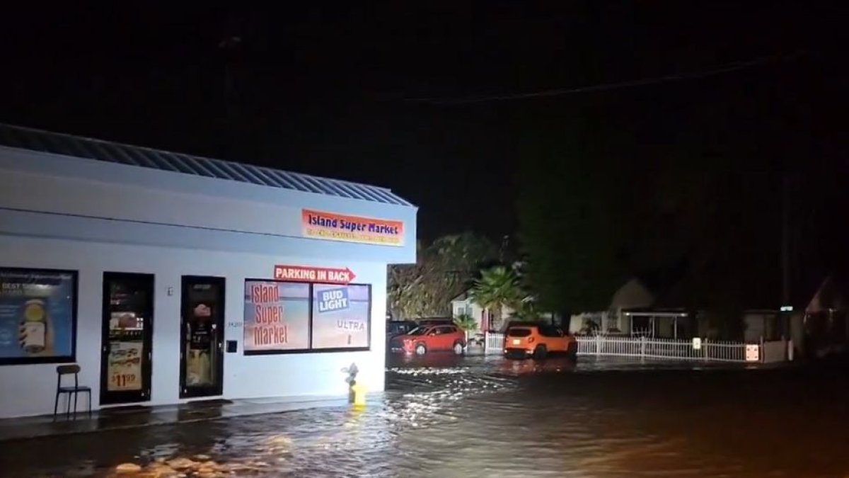 Captura de pantalla de un video de las calles de Florida inundadas tras una tormenta.