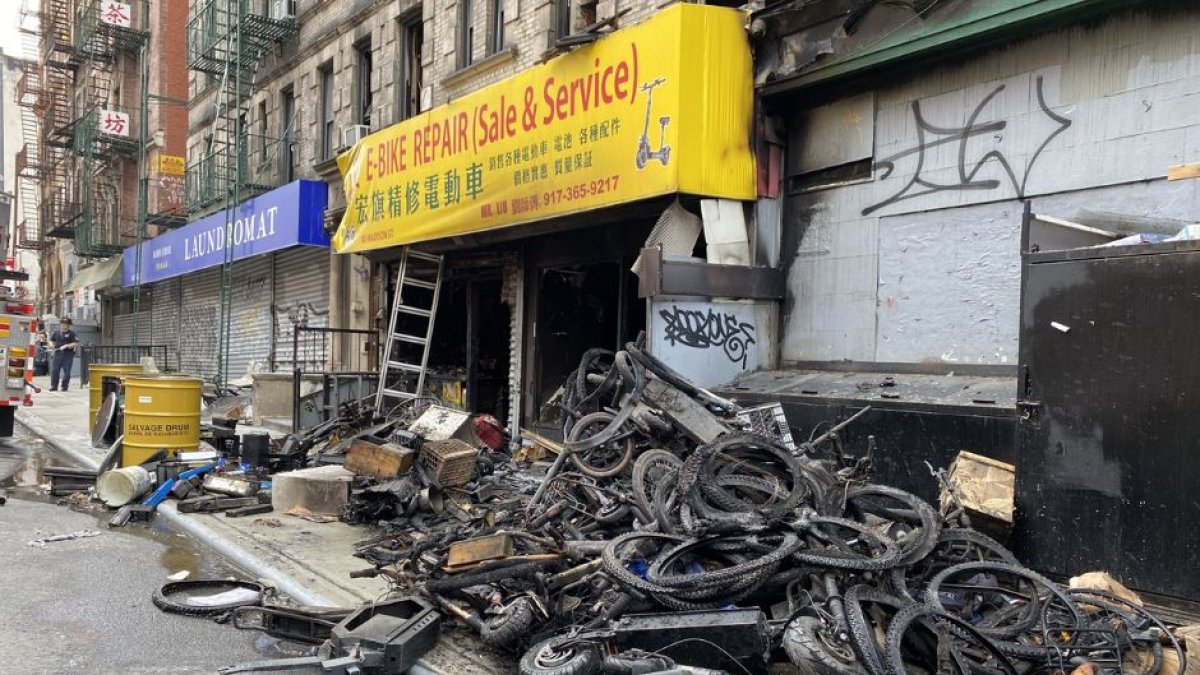 Incendio en una tienda de bicicletas eléctricas en Nueva York.