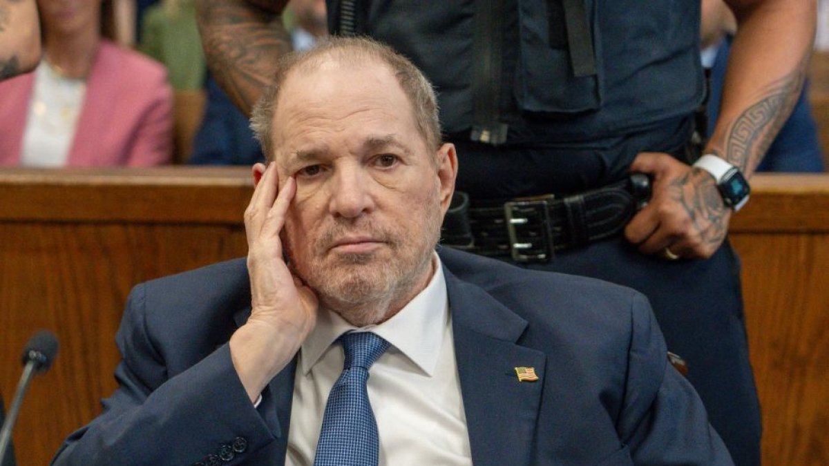 El ex productor de cine Harvey Weinstein llega al Tribunal Penal de Manhattan en Nueva York el 1 de mayo de 2024