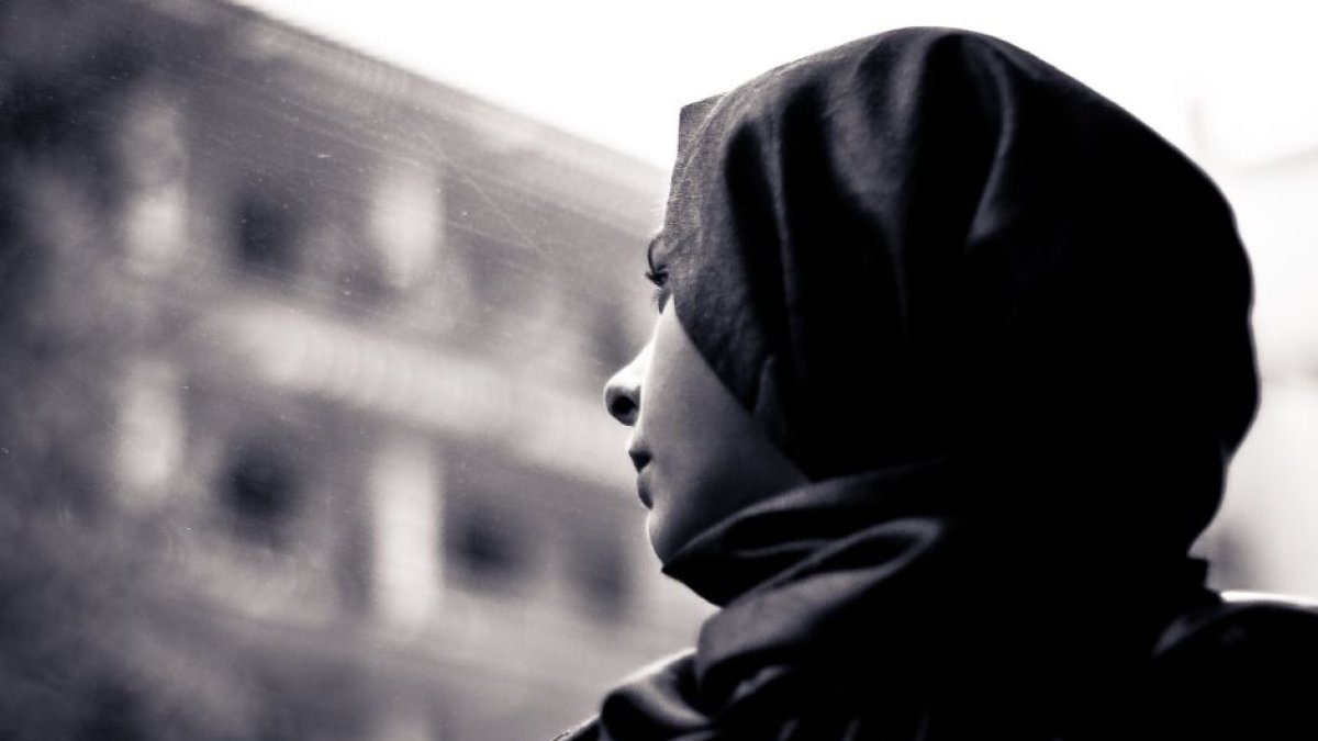 Mujer usando hiyab