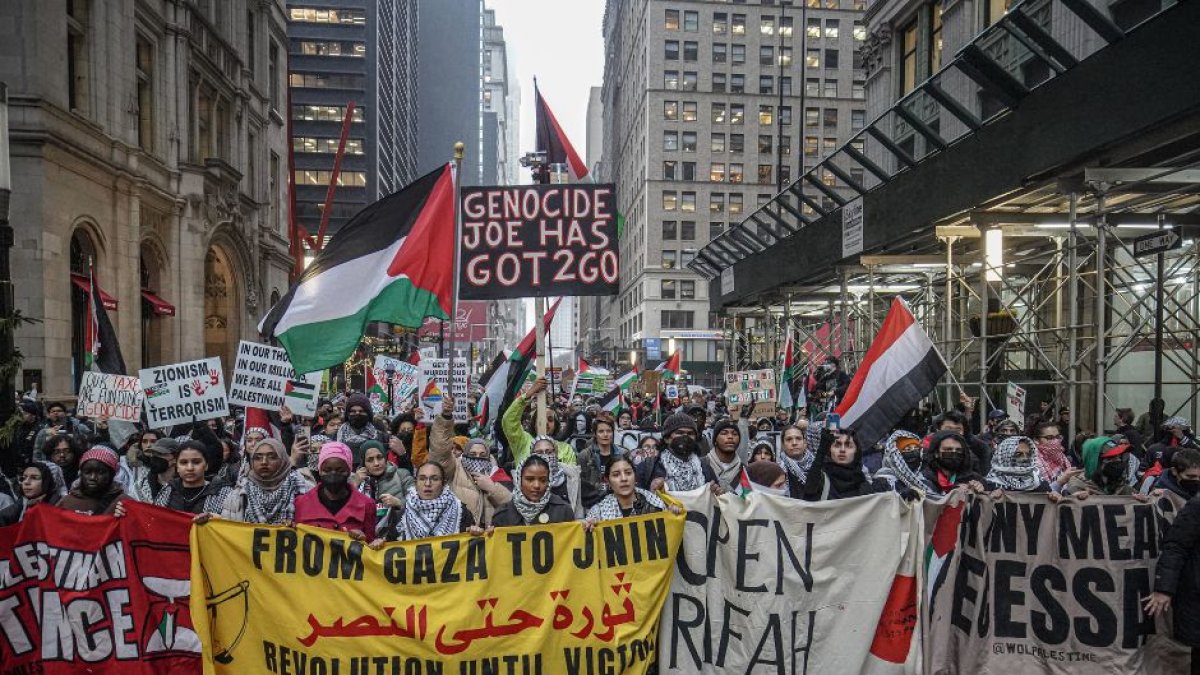 Imagen de archivo de una protesta pro-Palestina en Nueva York (Disponible en: http://www.cordonpress.com/FotoWeb/FWbin/download.dll/sipausa_50359365.jpg?D=A1B9D50D9DA5E8E5AB1A77AE4A6F6D87568D9BCADD1C8F97A23254242027ABDE7447CE5CB28A60C0790FAE4D8BA5E6F1D598C0B234EEE977B70A2431D6A49870159D2E4AE1CE1D487CA54D0902D3AEECBF3839DDAB3D9B1F7D8A5E28DD9A77B4F2D5292F8B649C1899AE67DBC61F76687A8CC97095C9C712)