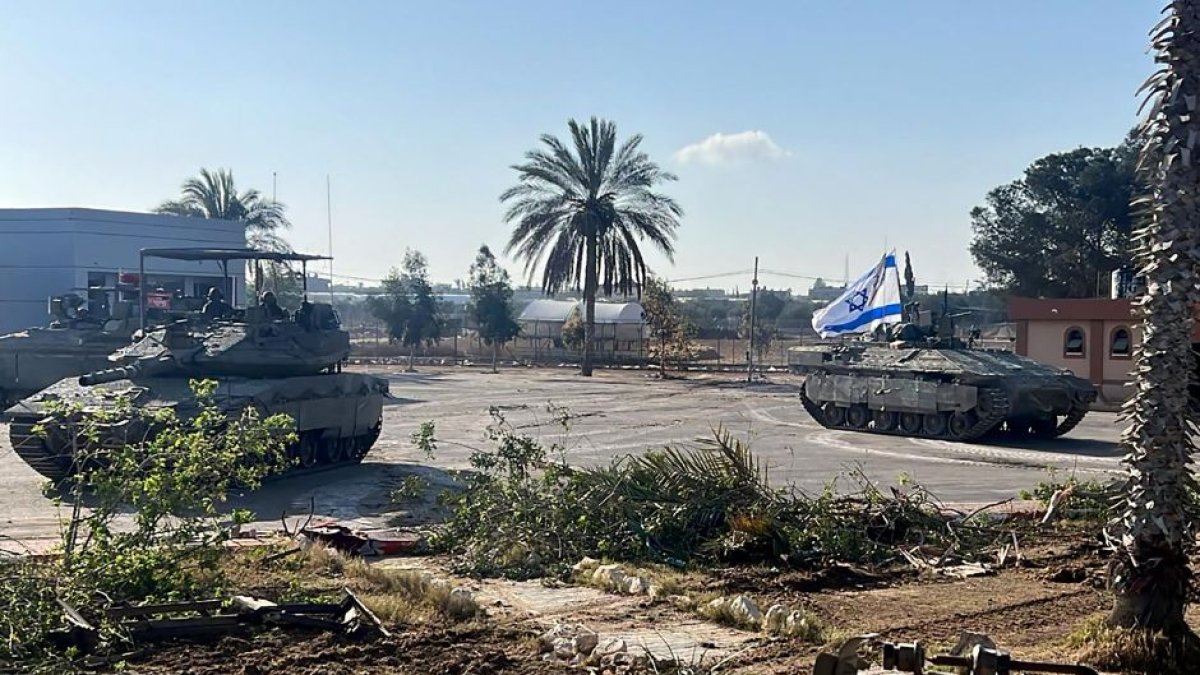 Tanques con una bandera israelí