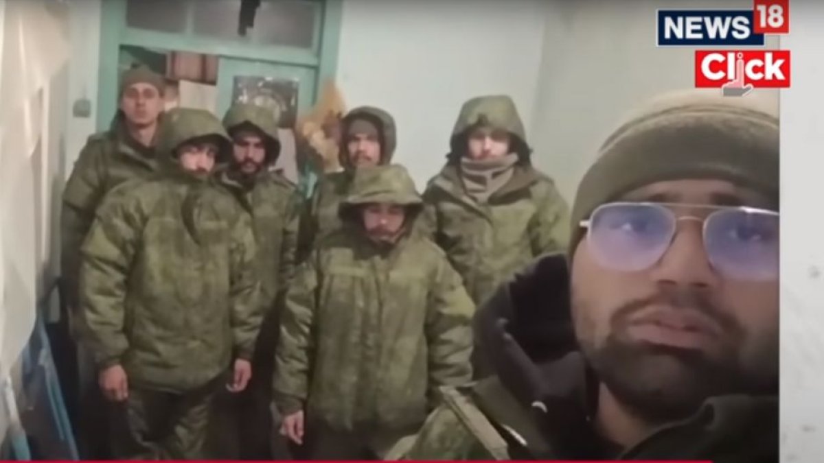 Captura de pantalla del vídeo en el que siete ciudadanos indios denuncian que han sido obligados a participar por parte de Rusia en la guerra en Ucrania.