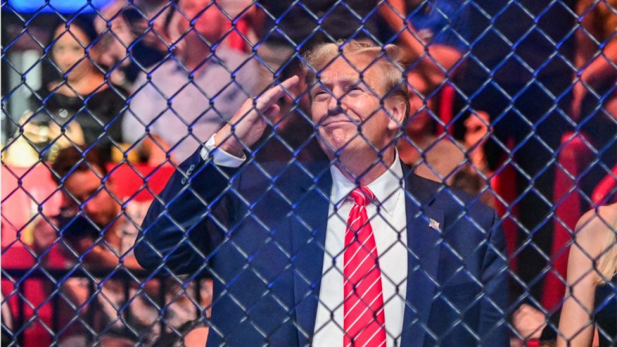 El expresidente estadounidense Donald Trump asiste al evento de artes marciales mixtas Ultimate Fighting Championship (UFC) 299 en el Kaseya Center de Miami, Florida, el 9 de marzo de 2024.
