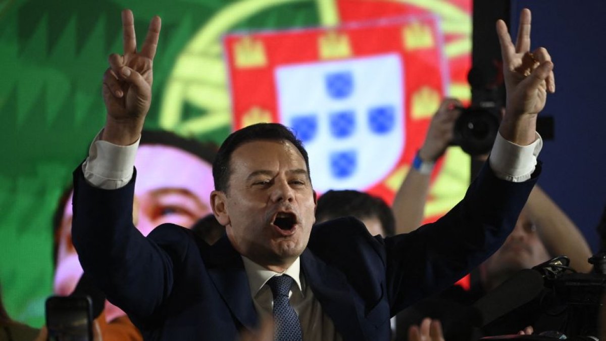 Luis Montenegro celebra la victoria de su partido en las elecciones de Portugal.