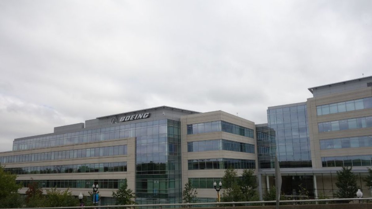 Edificio de la sede de la empresa de aviación Boeing situado en