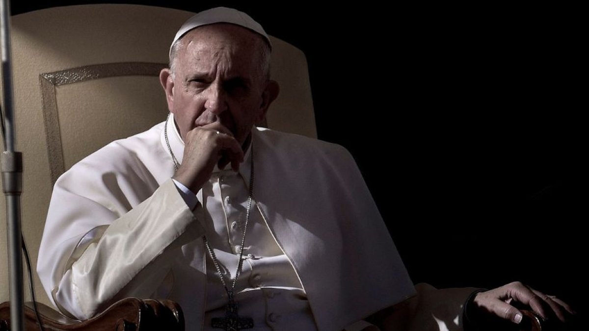 “Nadie se escandaliza si doy mi bendición a un empresario explotador”: el papa Francisco llama “hipócritas” a los que critican las bendiciones de homosexuales
