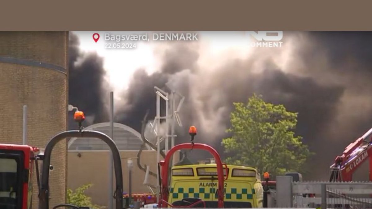 Captura de pantalla de un vídeo que muestra el incendio del edificio de oficinas de Novo Nordisk, en Dinamarca, el 22 de mayo de 2024.