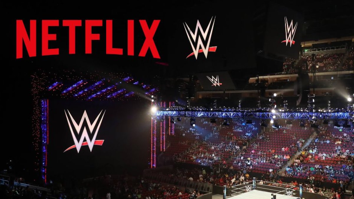 Montaje realizado por Voz Media de un estadio de la WWE con el logo de Netflix. La plataforma en streaming emitirá a partir de enero de 2025 el icónico programa deportivo 'WWE Raw'.