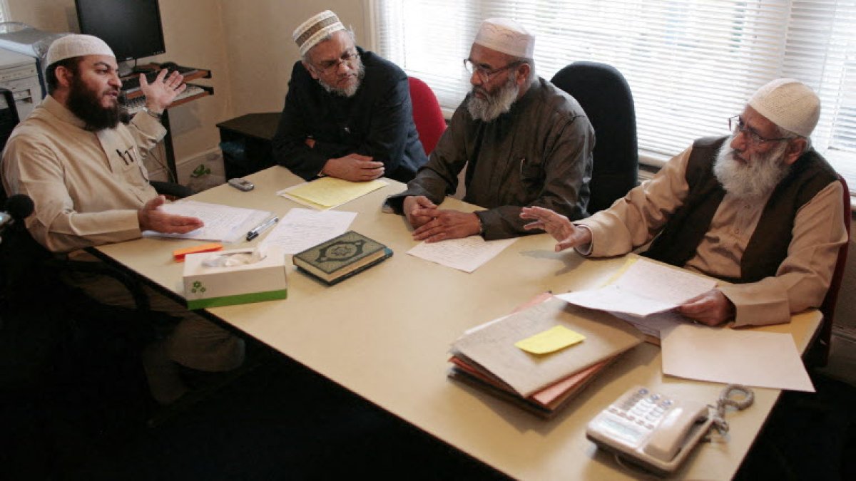 107 / 5.000 El Consejo Sharia de Gran Bretaña preside casos matrimoniales en su sede del este de Londres el 14 de febrero de 2008 (AFP)