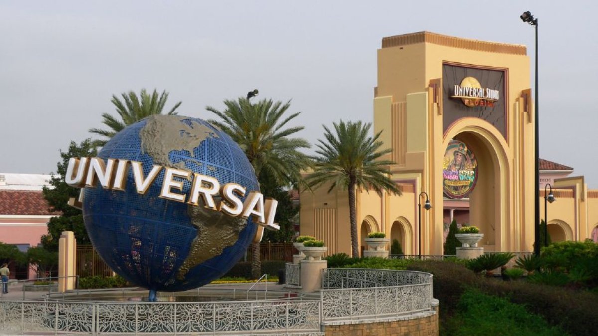 Entrada de Universal Studios, situada en Florida. La compañía anunció que en 2025 abrirá un nuevo parque de atracciones con cinco áreas temáticas.