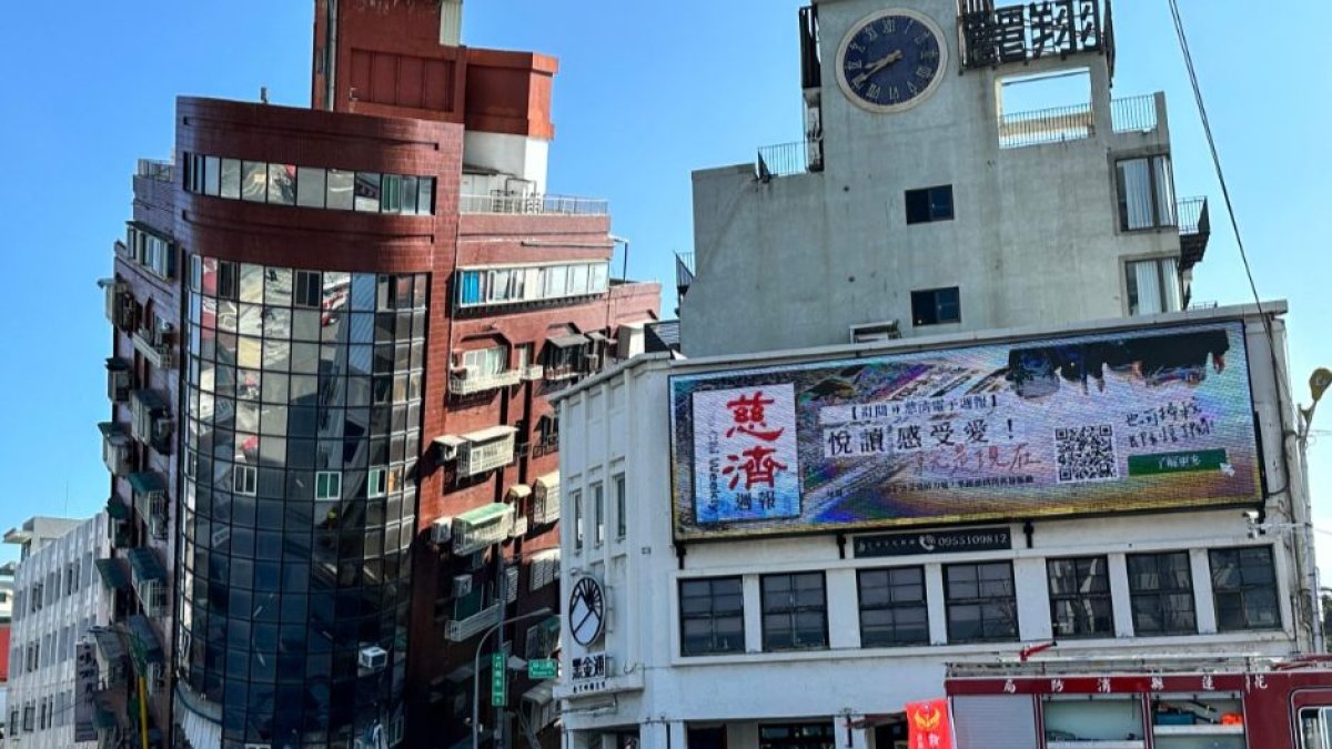 Un edificio dañado en Hualien el 3 de abril de 2024, después de que un gran terremoto azotara el este de Taiwán-