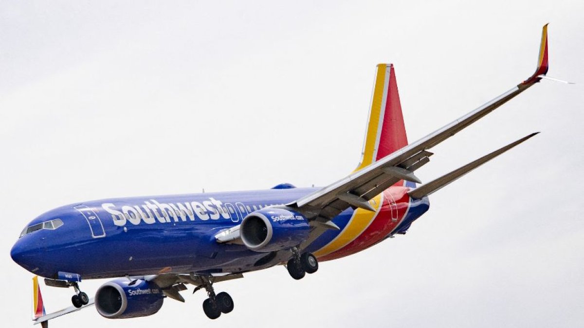 Un Boeing 737 800 volado por Southwest Airlines se acerca para aterrizar en el Aeropuerto Internacional Baltimore Washington