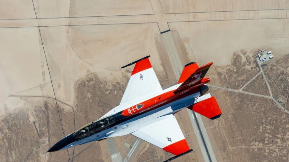 Imagen del F-16 controlado por