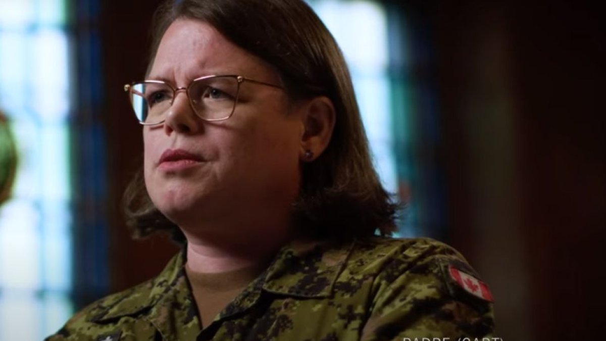 Beatrice Gale, el primer capellán transgénero de las Fuerzas Armadas Canadienses (CAF) y miembro de la Royal Military College