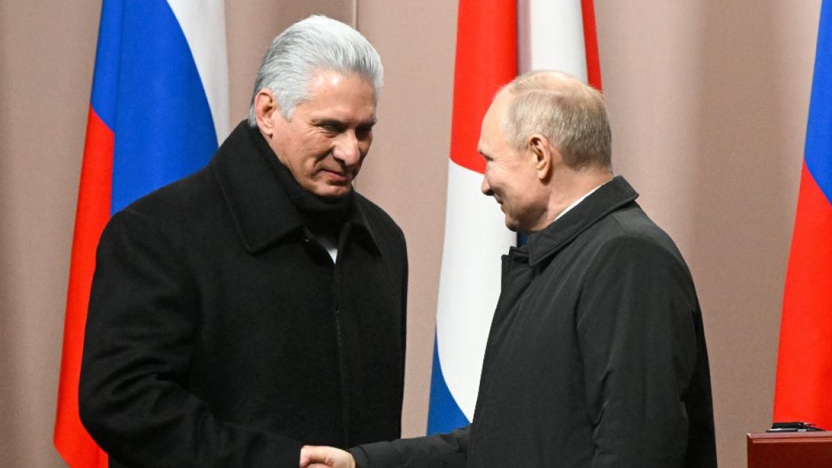 Los presidentes de Cuba y Rusia, Miguel Díaz-Canel y Vladímir Putin, durante un encuentro en 2022.
