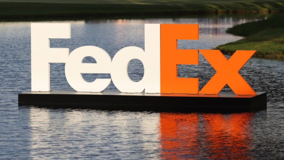 Logo de la empresa FedEx durante el torneo de golf que se celebró en Memphis en agosto de 2023.
