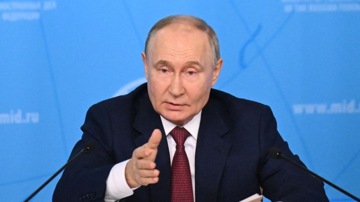 Vladimir Putin durante el discurso televisado que dio el 14 de junio de 2024 anunciando las condiciones para que se produjese un alto el fuego con Ucrania.
