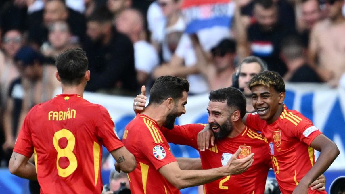 España da un golpe en la mesa con contundente triunfo por 3-0 frente a Croacia