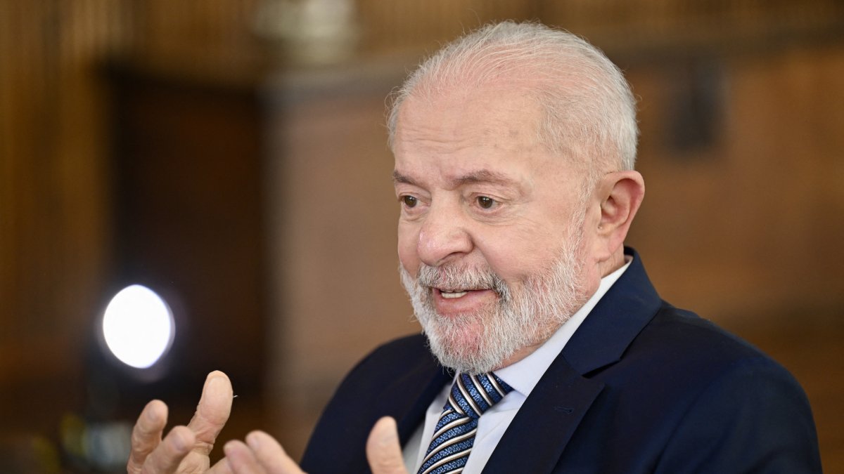 Brazilian President Luiz Inacio Lula da Silva speaks during a media briefing with international news agencies at the Alvorada Palace in Brasilia on July 22, 2024. - Lula da Silva said on July 22, 2024, that he hopes the presidential election in the US would be 