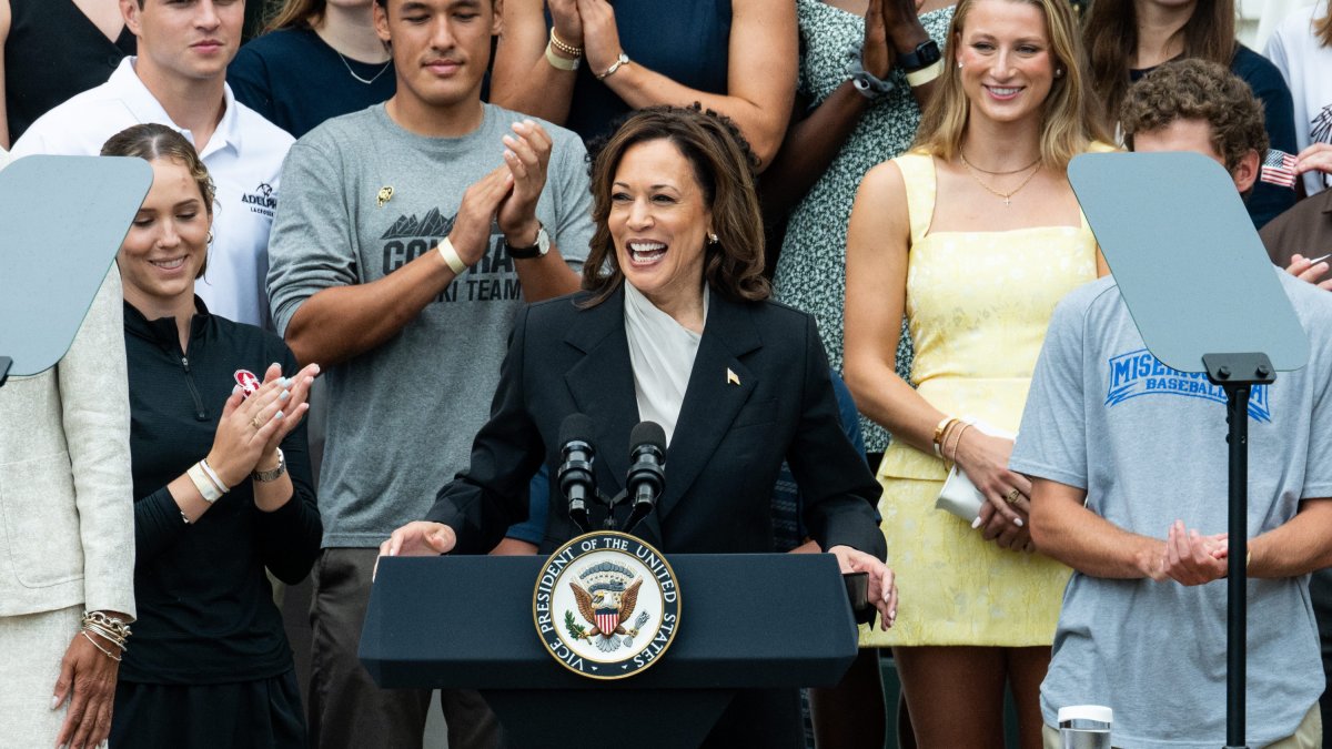 Kamala Harris, durante el acto con los equipos campeones de la NCAA en la Casa Blanca en su primer acto desde la retirada de Joe Biden.