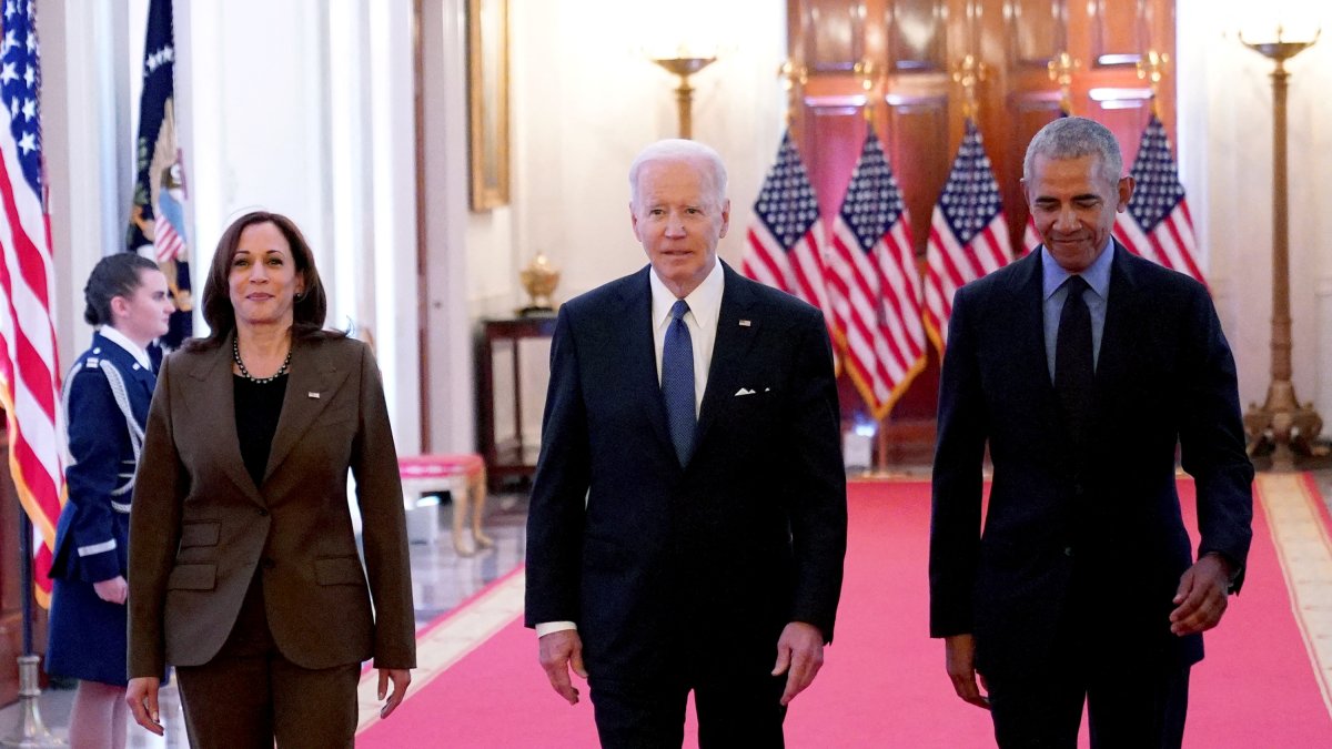 Barack Obama junto con Joe Biden y Kamala Harris