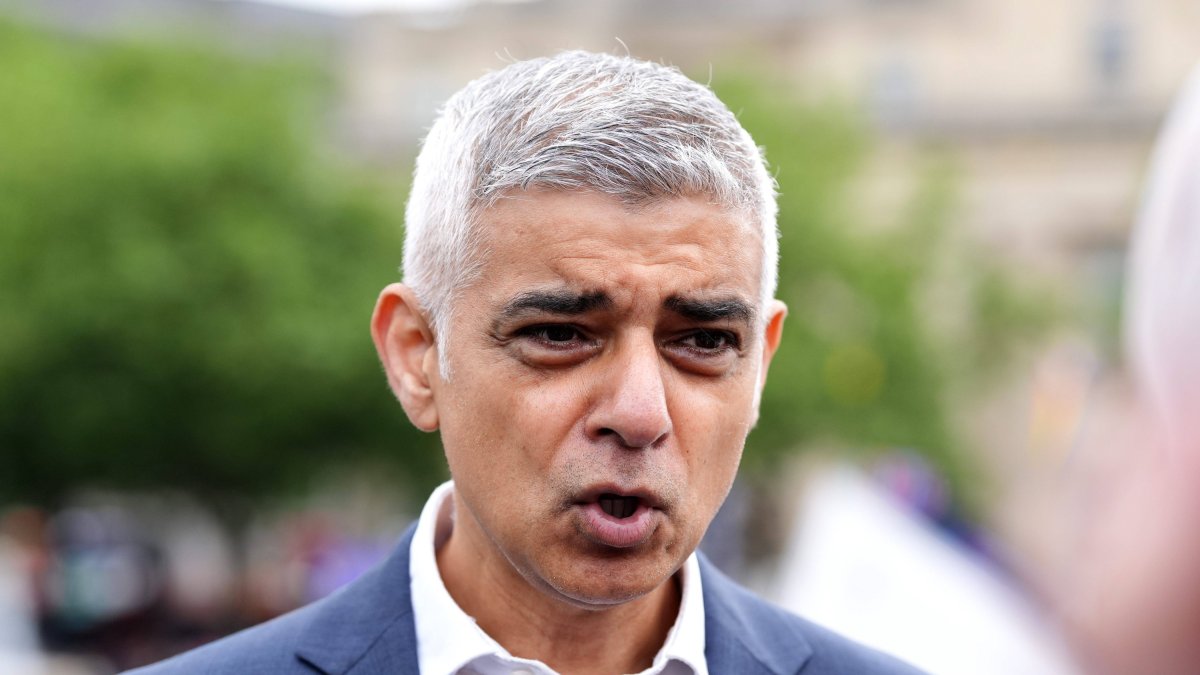 El alcalde de Londres, Sadiq Khan, en Trafalgar Square el primer día del Festival de la Liga de Campeones de la UEFA en Londres.