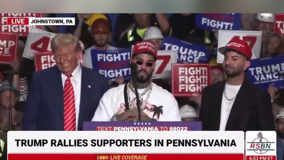 Los cantantes boricuas Anuel AA y Justin Quiles se unen a Trump en Pensilvania / Captura