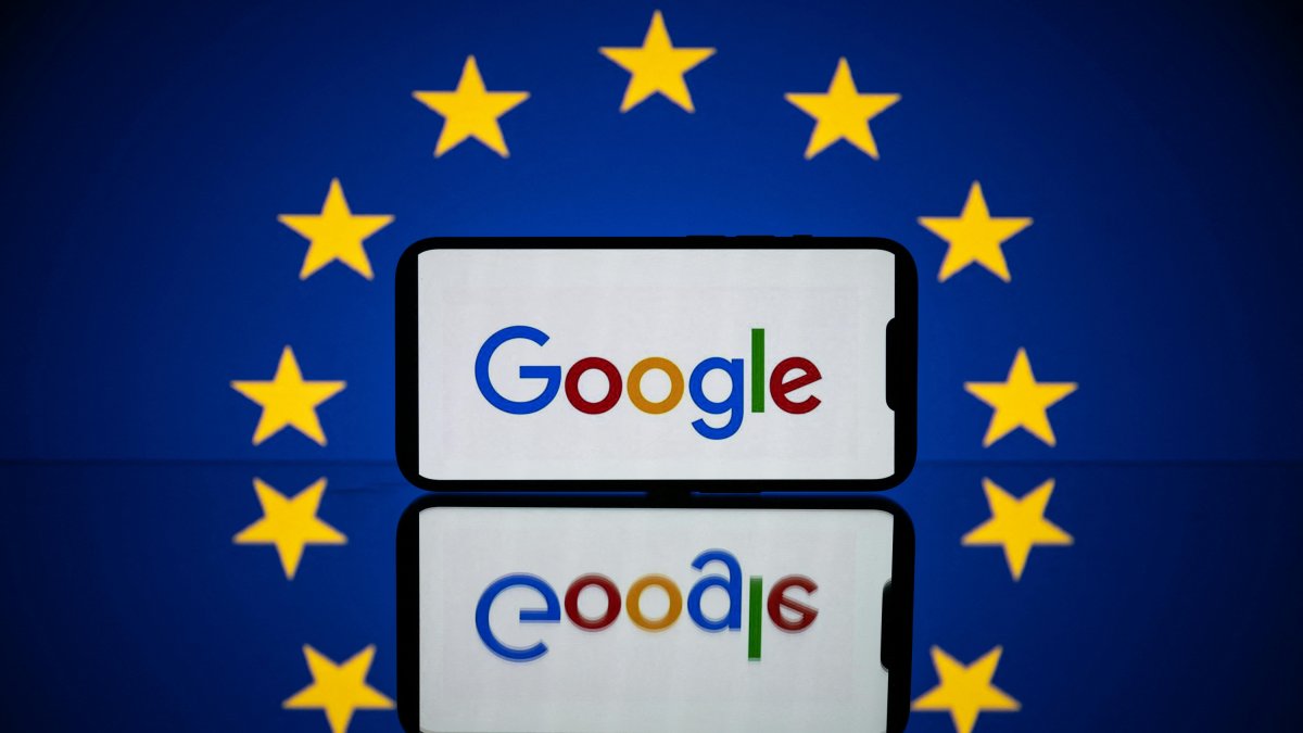 (FILES) This picture taken on April 27, 2023 in Toulouse, southwestern France, shows a screen displaying the Google logo and the European flag. - A top court on September 10, 2024 delivered a victory for the European Commission by upholding a 2.4-billion-euro fine against Google, one of a string of high-profile EU competition cases targeting the tech giant. The European Court of Justice dismissed an appeal by Google and parent company Alphabet against the fine, levied in 2017 after Brussels found that Google abused its dominant position by favouring its own Google Shopping service in search results. (Photo by Lionel BONAVENTURE / AFP)