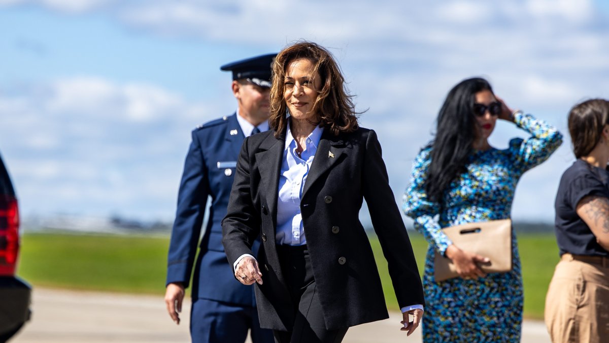 Kamala Harris tras descender del Air Force 2 en una foto de archivo.