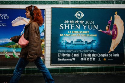 Ads for the Shen Yun show in the Paris subway.
