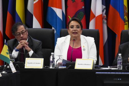 Los presidentes Xiomara Castro (Honduras) y Gustavo Petro (Colombia) en una reunión de la CELAC.