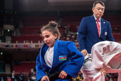 La azerbaiyana Hajiyeva en el combate final femenino de 48 kg durante los Juegos Paralímpicos de Tokio 2020