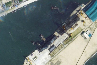 Corea del Norte. Accidente en la botadura de un destructor naval