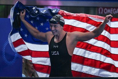 Katie Ledecky celebra su triunfo en los 1.500 metros libres