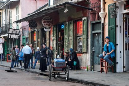 Bourbon Street, en Nueva Orleans / Pedro Szekely (Flickr).