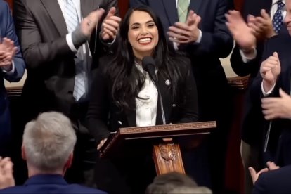 Mayra Flores en su toma de posesión de su asiento en la Cámara de Representantes / YT.