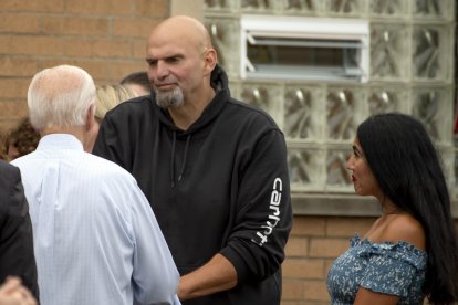 John Fetterman saludando al presidente Joe Biden / Cordon Press. Senado