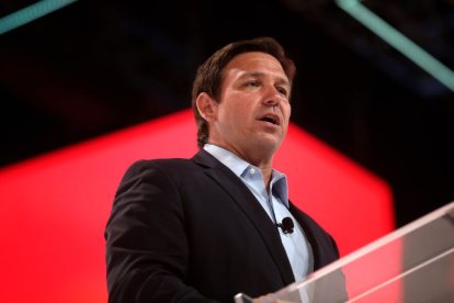 Ron DeSantis, gobernador de La Florida, en el Turning Point USA de Tampa. 18 de julio de 2021 / Gage Skidmore (Flickr).