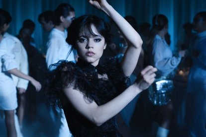 La nueva serie de Tim Burton, 'Merlina', está protagonizada por Jenna Ortega como la hija de la familia Addams.